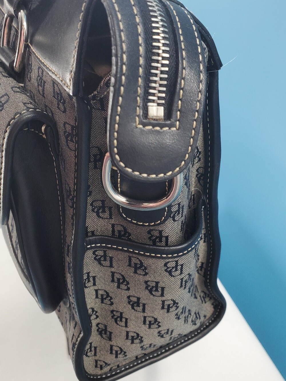 Dooney & Bourke two pocket shoulder bag - Picture 7 of 16